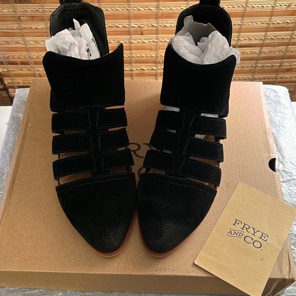 NWB Frye & Co. Rubie Cutout Bootie Sz 6 M